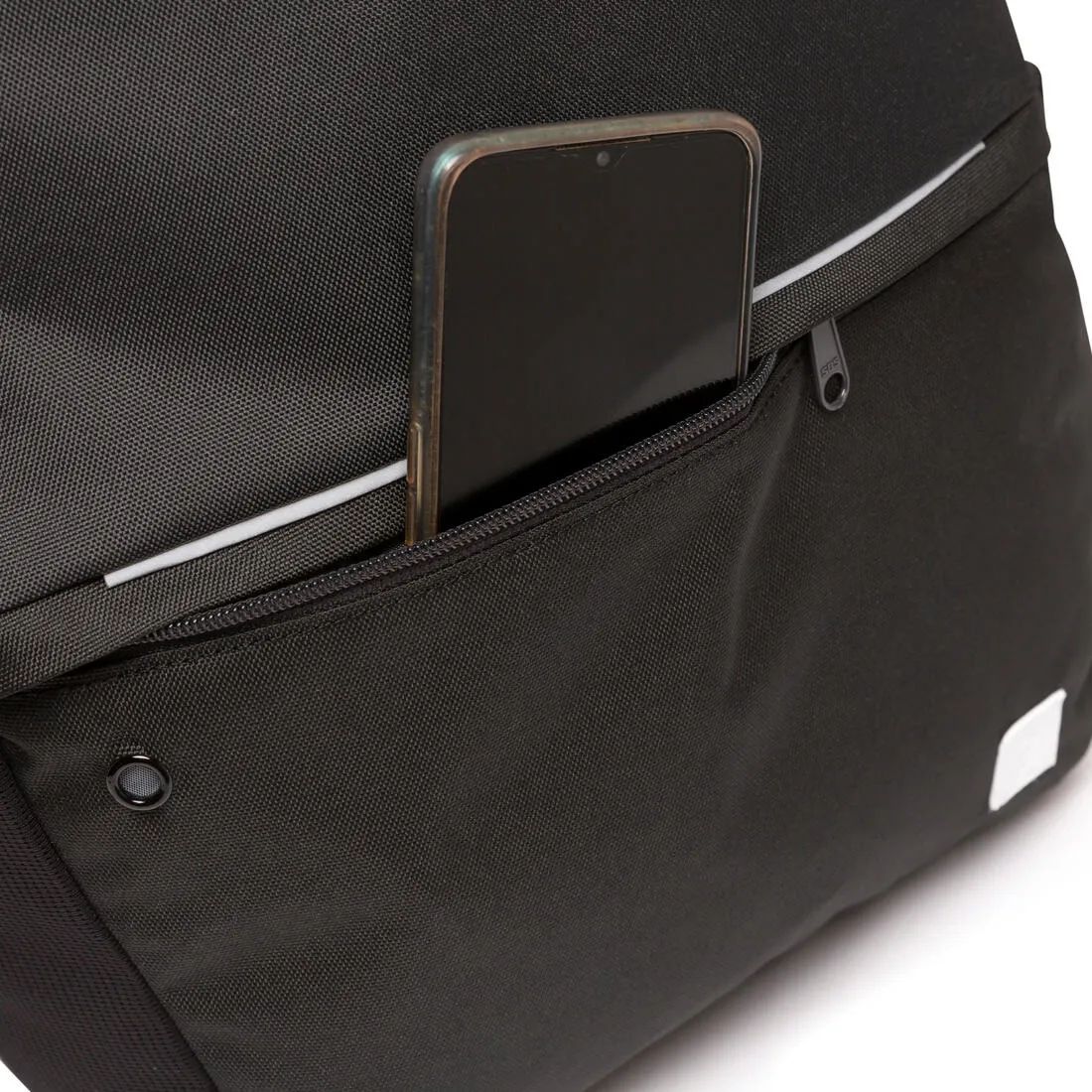 24L Backpack Essential