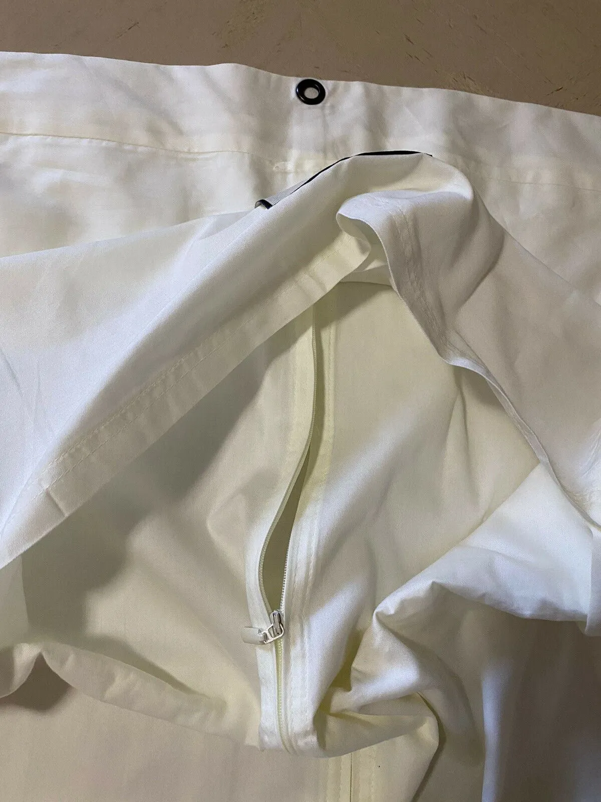 Brand New Gucci Garment Suit,  Any Clothing Unisex White  Bag