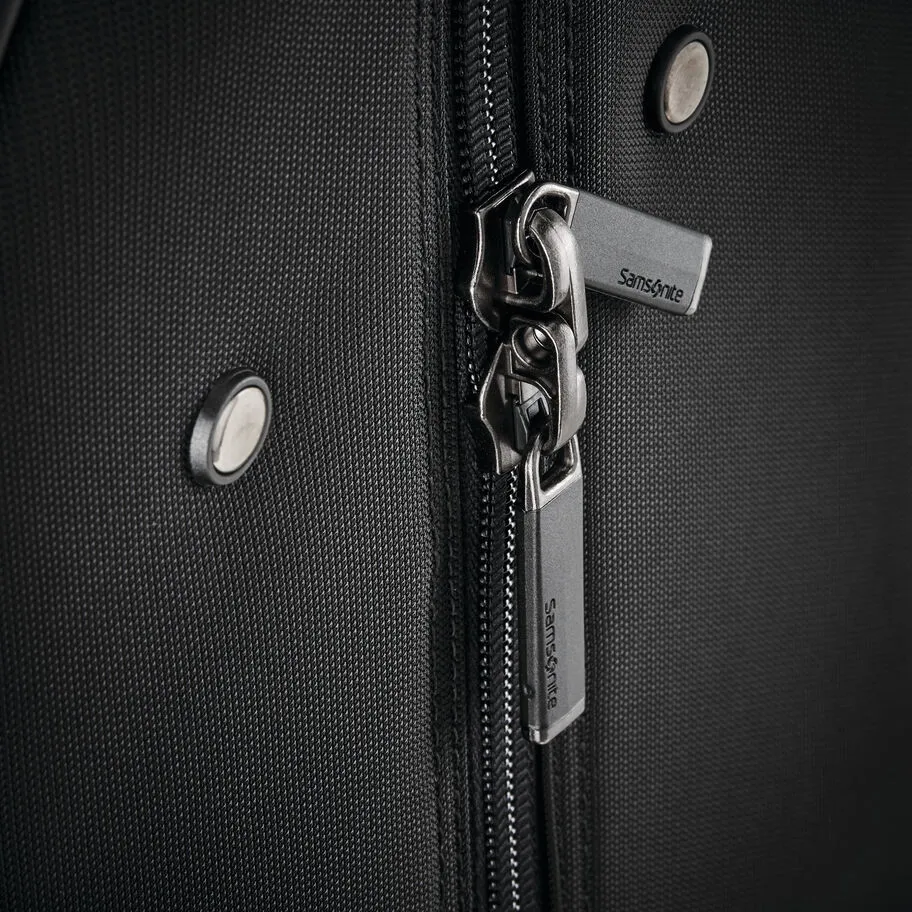 SILHOUETTE 17 SPINNER GARMENT BAG