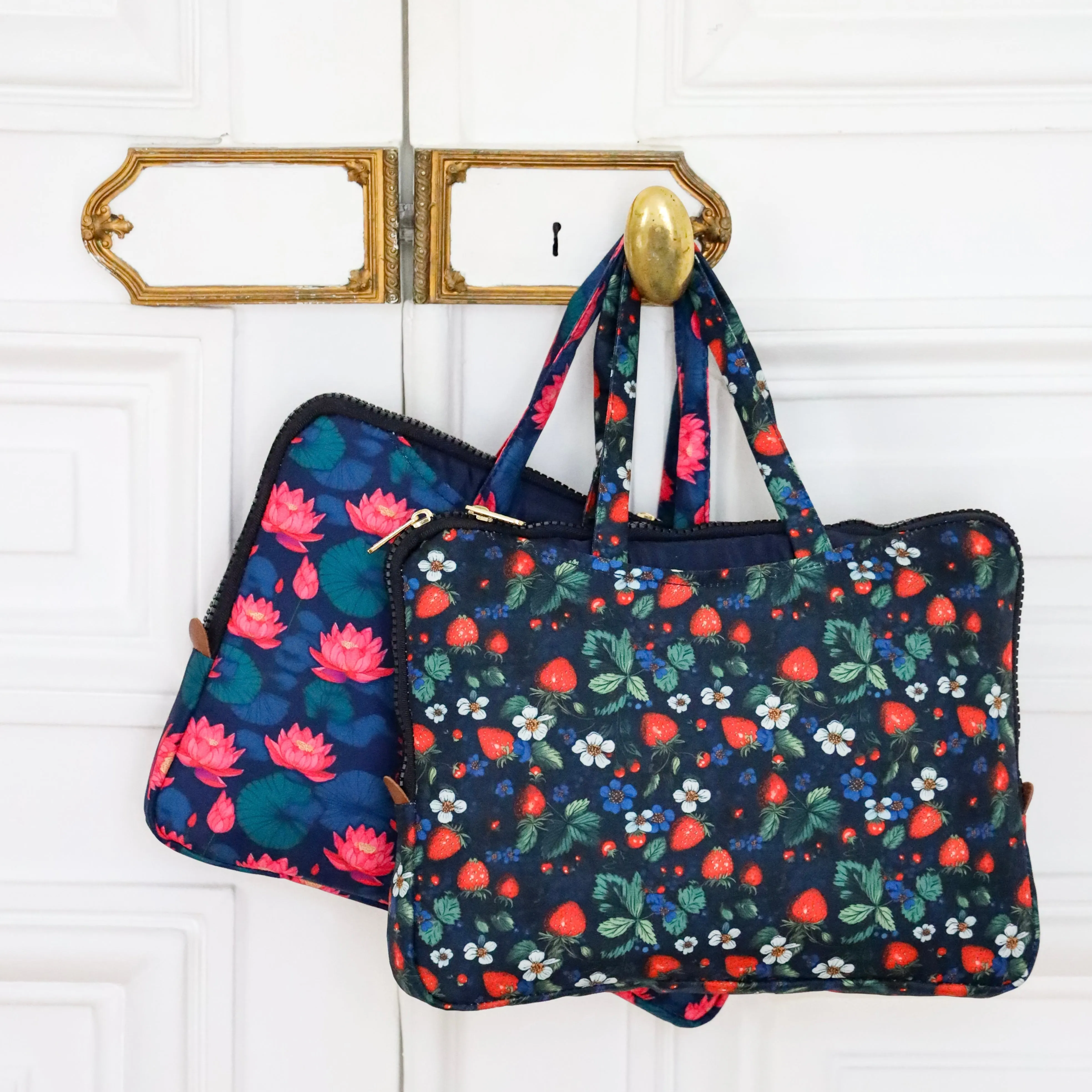 Yumbox Poche - Insulated Lunch Bag Sleeve with Handles - Strawberry Fields